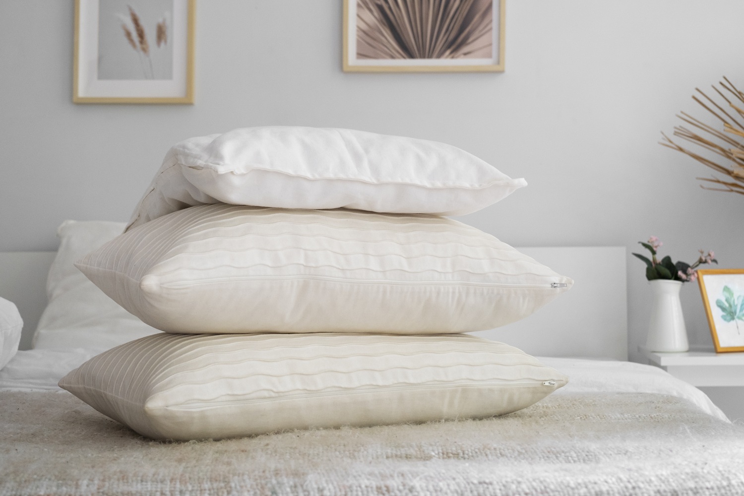 How Many Pillows Should You Sleep With? - The Sleep Matters Club