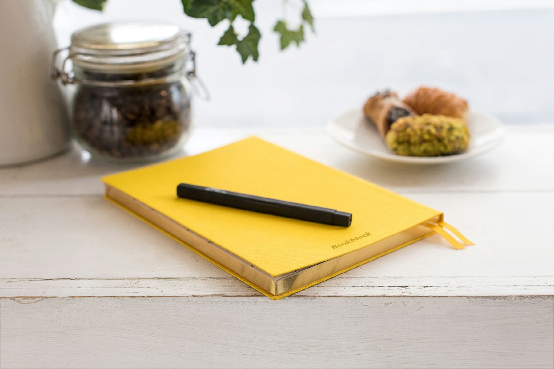Food diary with pen