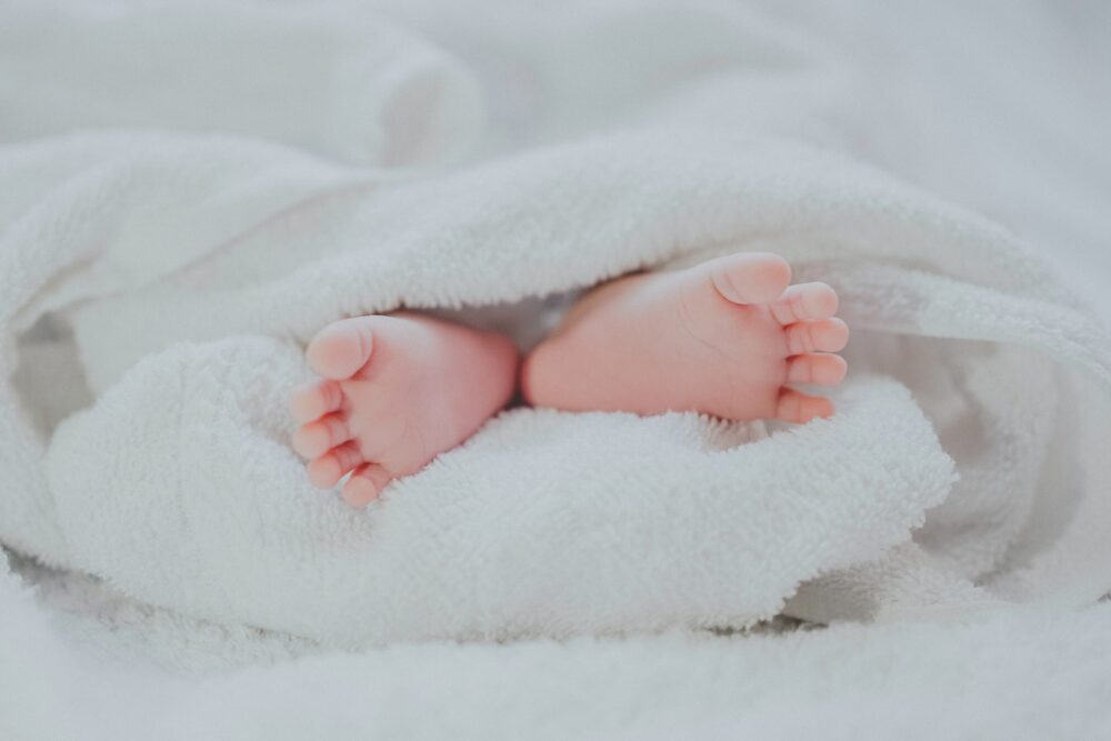 Baby feet in bed