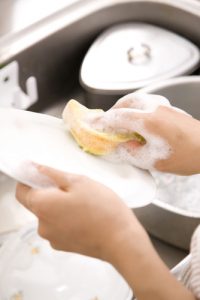 Help with the washing the dishes to be a good guest via SMC