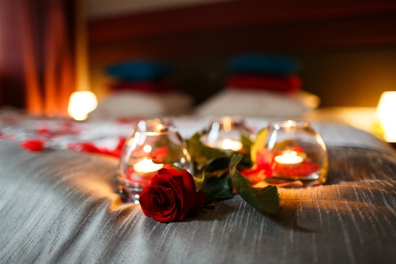 Image of romantic bedroom flowers valentine's day